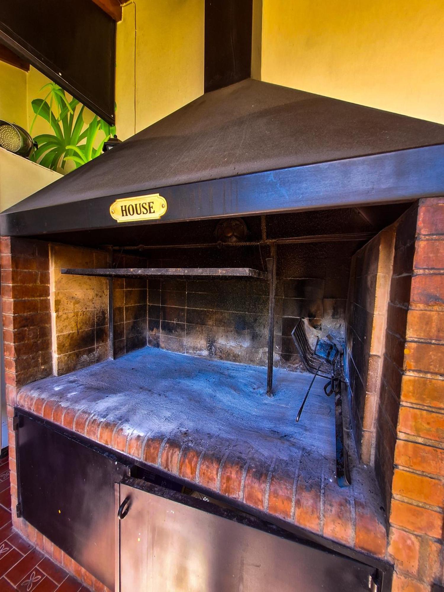 Fuxia House Hostel ميندوزا المظهر الخارجي الصورة